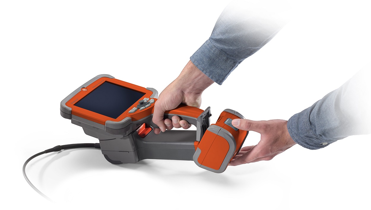 按照接口正確安裝鏡頭、電池等部件